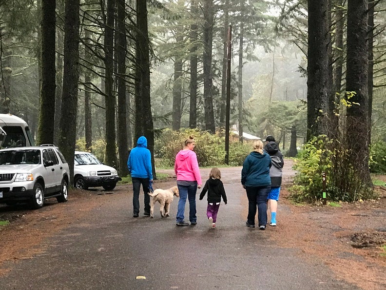 family walking through forest of Beverly beach State Park, a tent and RV campground in Oregon 