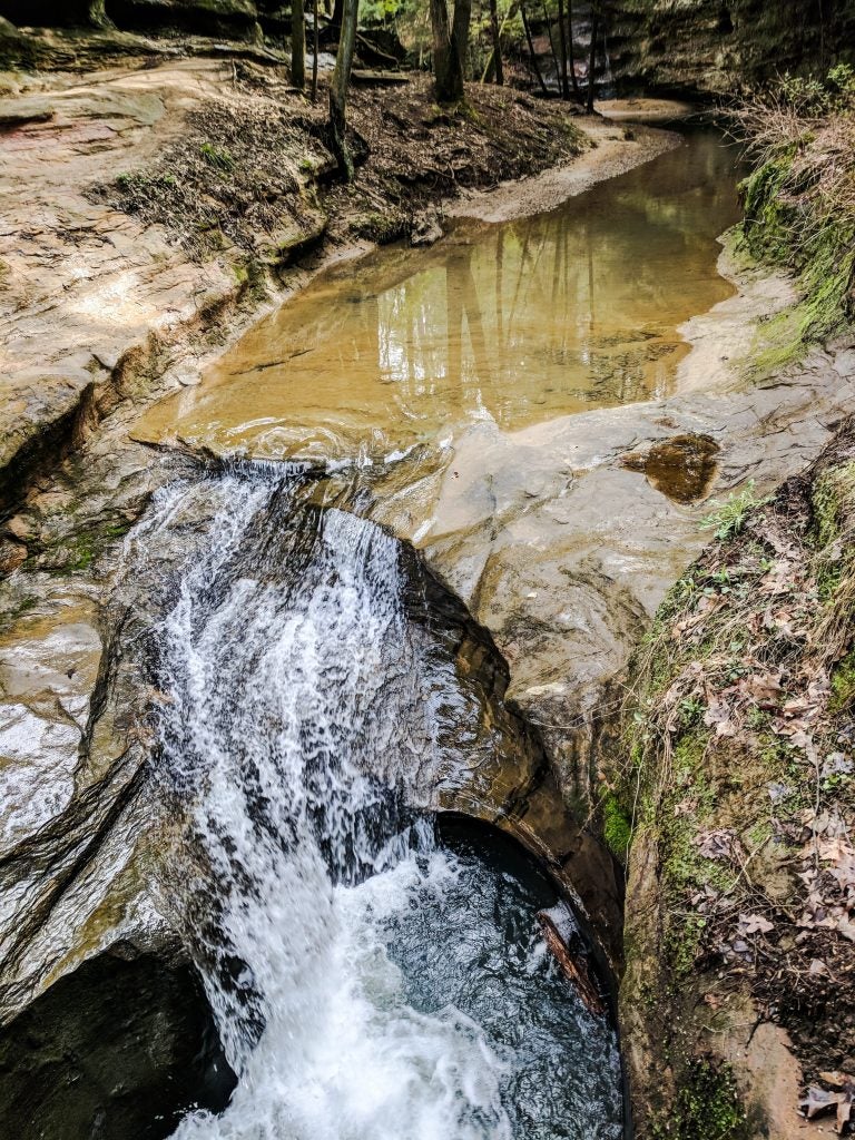 devil's bathtub in hocking hills state park ohio