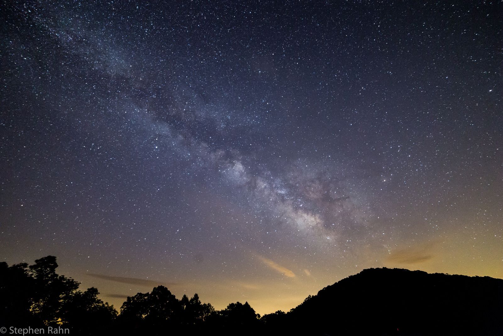 long exposure of the milky way at night over brasstown bald