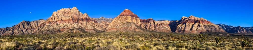 Panoramic photo of Nevada mountains in the desert