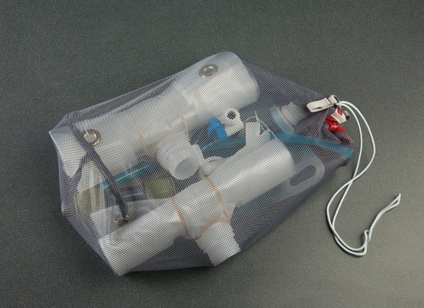 multiple parts of smart bottle's portable water filter contained in a mesh bag