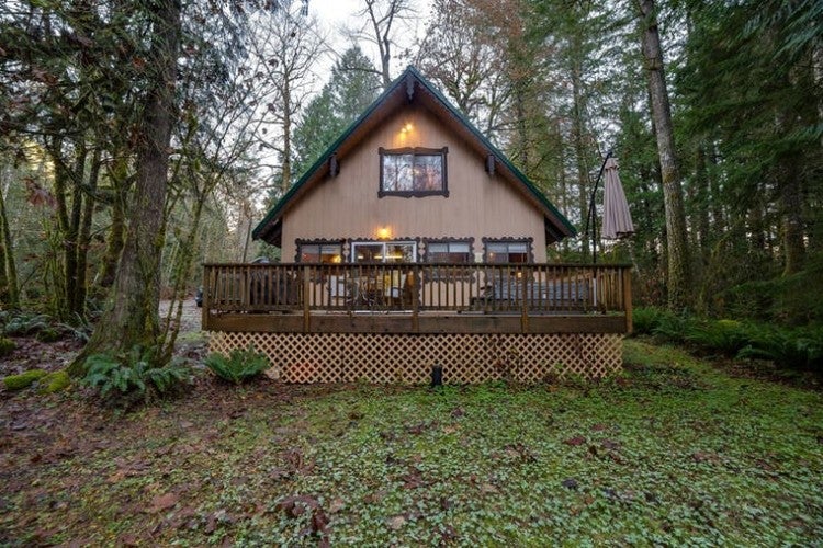 These Cozy Mt. Baker Cabins Are Less Than 3 Hours From Seattle