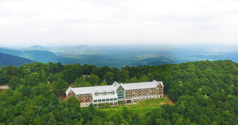 Lodge in the middle of a forest in Amicalola Falls State Park