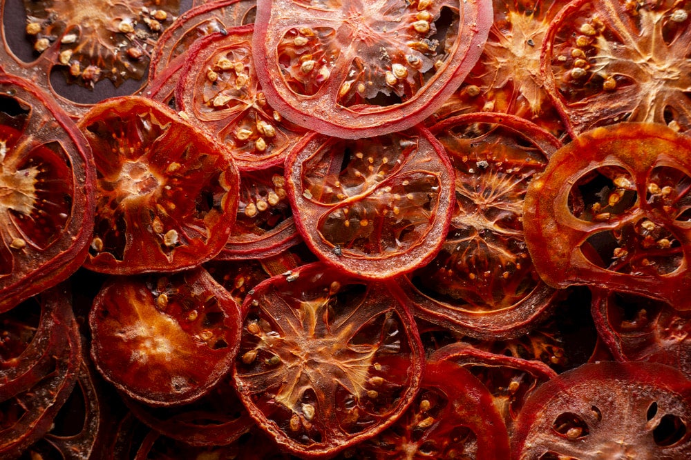 Dehydrated sliced tomatoes.