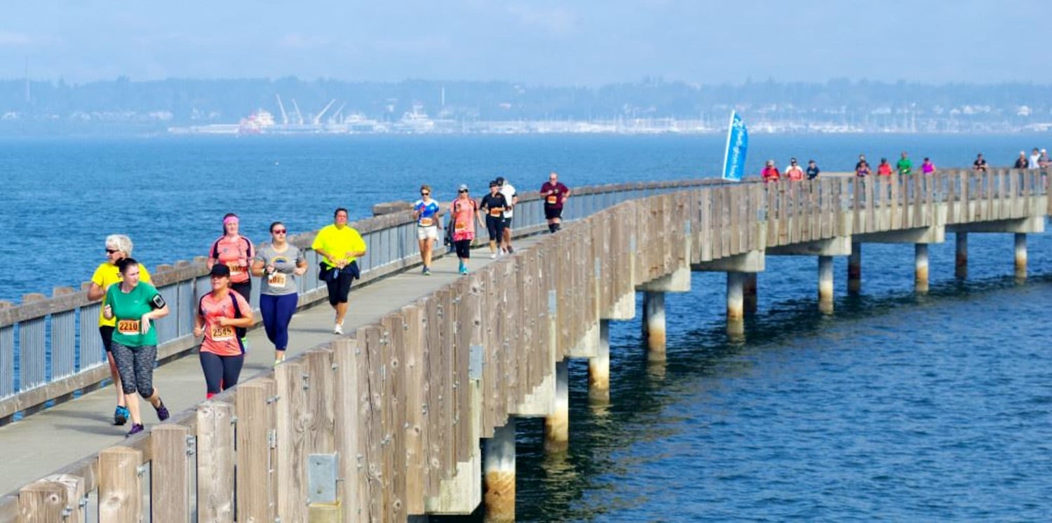 racers running on dock