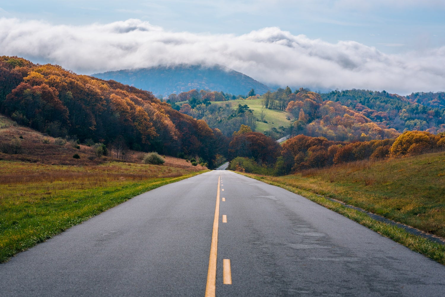 road going through blue ridge mountains