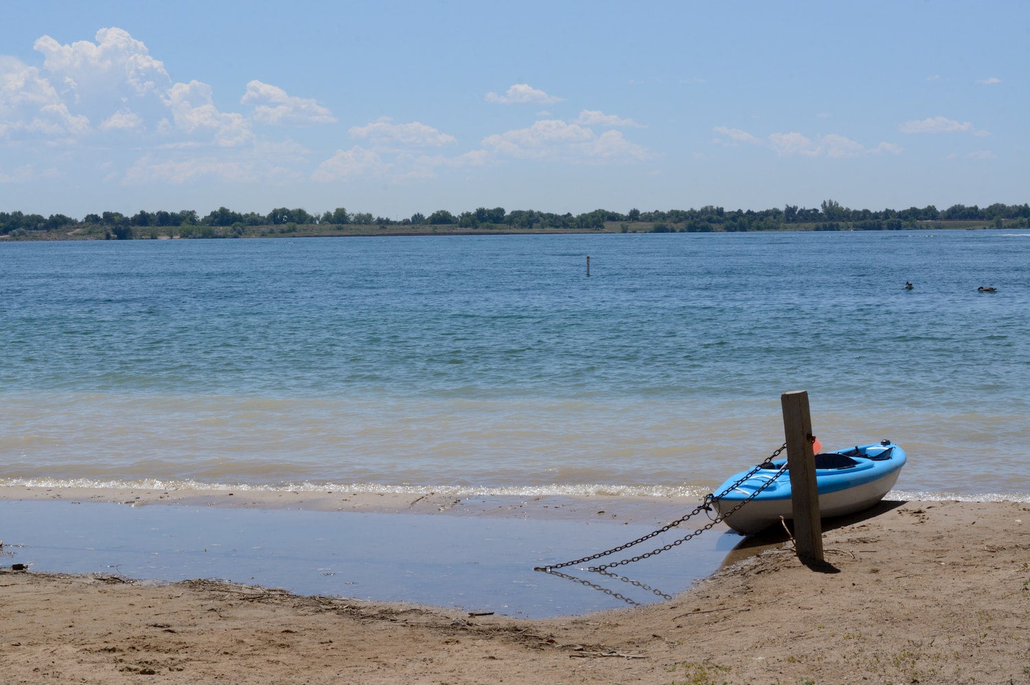 kayak tied to a pole at the edge of standley lake