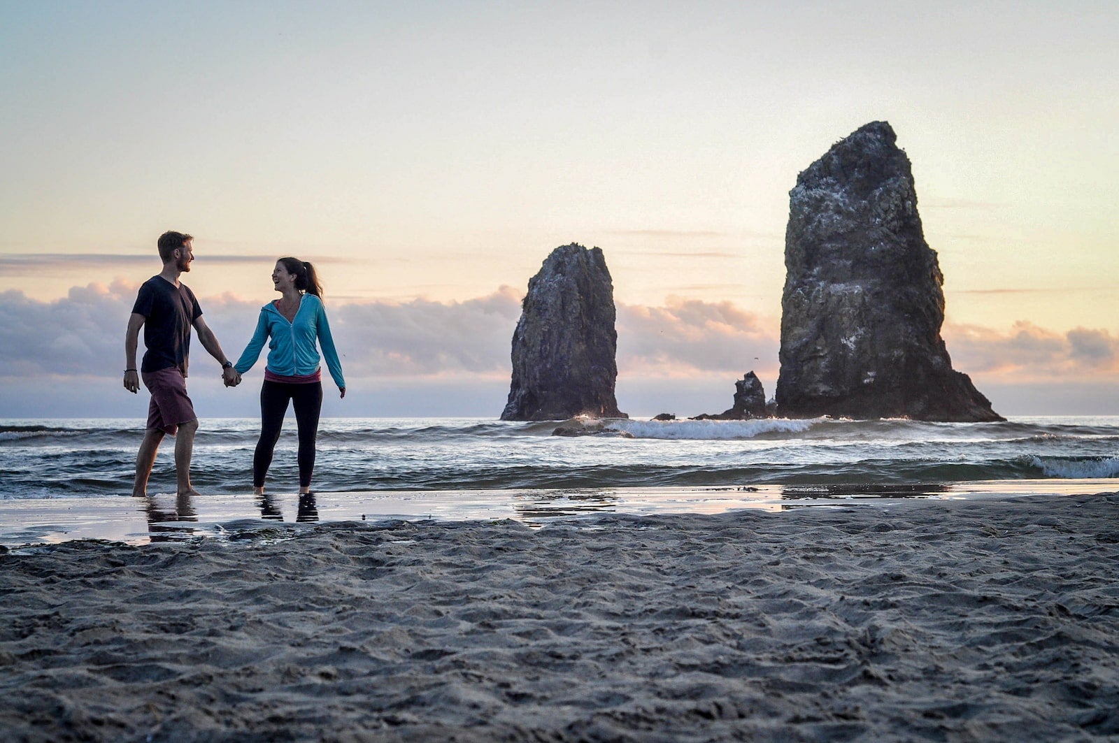 Ben and KAtie of Two Wandering Soles at the Oregon Coast.