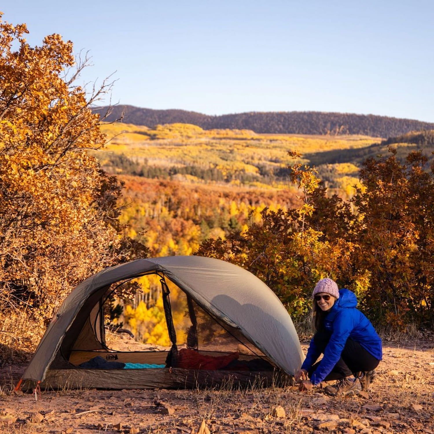 Kristin the founder of Bearfoot Theory setting up a tent in Colorado.